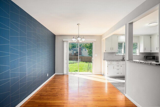 Building Photo - **$0 Application Fee!!** **HALF OFF 1ST MO...