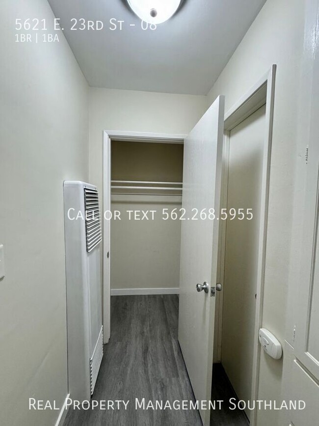 Building Photo - Beautifully Renovated 1 Bed / 1 Bath Apart...