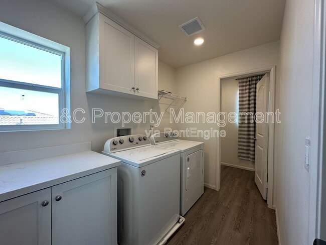Building Photo - 10608 Appaloosa Ave