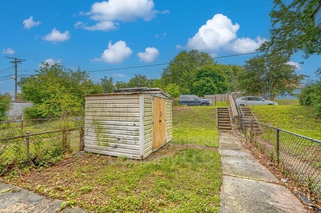 Building Photo - 902 Catawba Ct