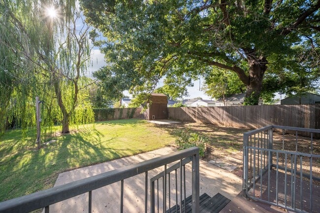 Building Photo - Adorable Home in the Heart of Midtown!