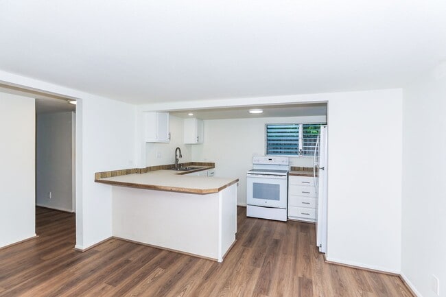 Building Photo - Kahala Avenue Beachside - remodeled 2 bedroom, 1 bath with Luxury Vinyl Plank Flooring