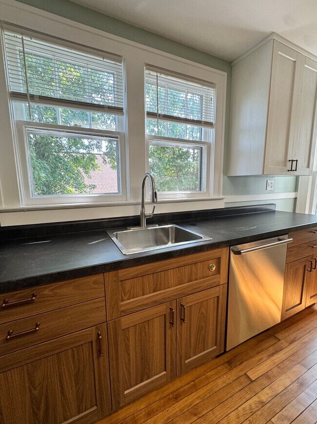 Building Photo - Spacious 4-Bedroom Home with 2 Kitchens | West Ann Arbor