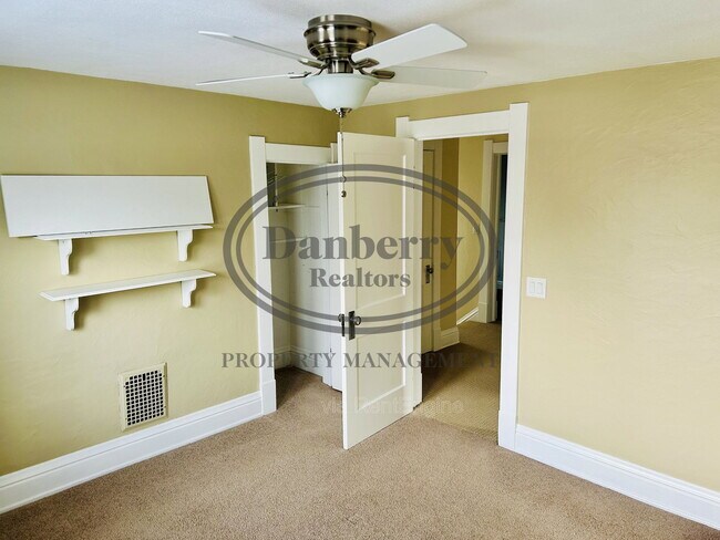 Building Photo - 436 E 5th St