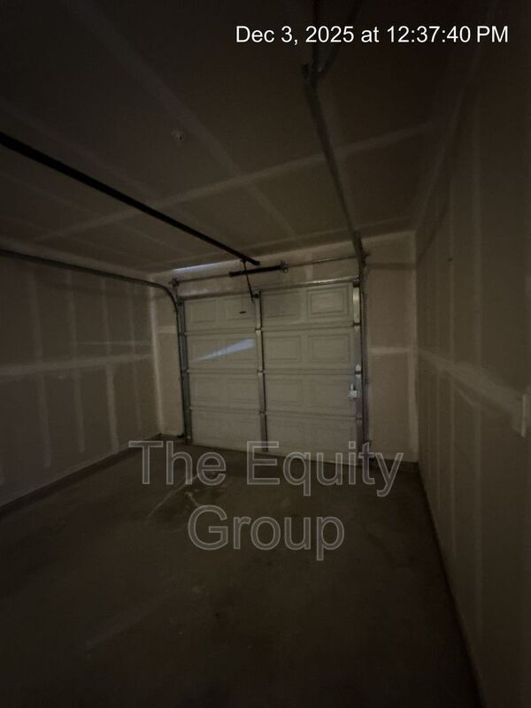 Building Photo - 2132 W Lark Ave