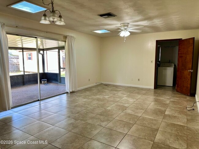 Building Photo - 680 Birchwood Ln