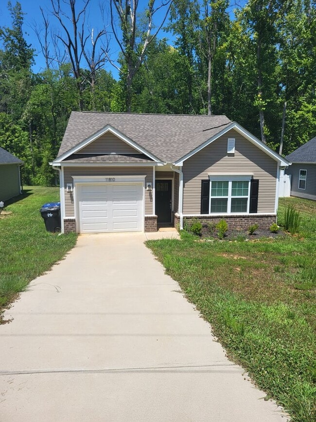 Building Photo - Cute, Well Maintained, Ranch Close to Mountain Island Lake