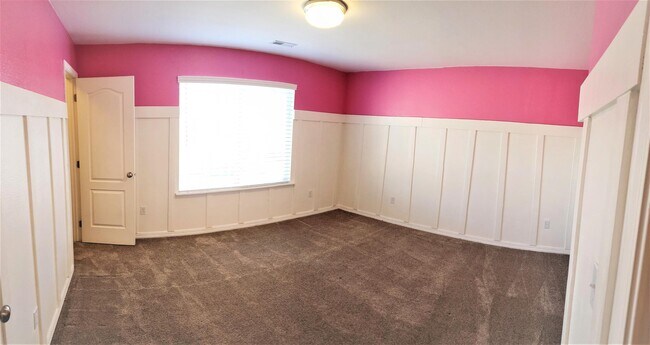 Building Photo - 262 Wellington Dr