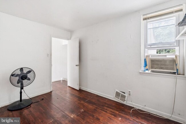 Building Photo - 1806 W Diamond St