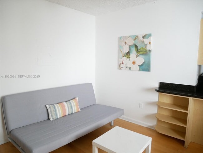 Building Photo - 631 Euclid Ave