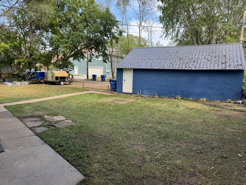 Building Photo - 1716 9th Ave S