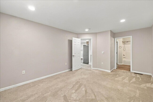 Building Photo - 170 Wistaria Dr