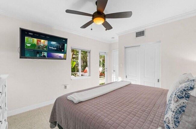 Building Photo - 3310 NE 18th St