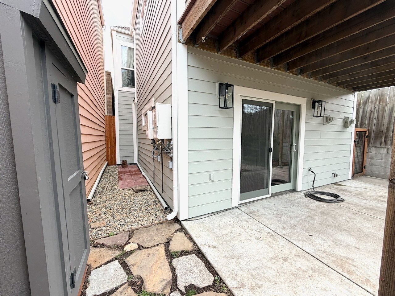 Building Photo - 3263 Louise St