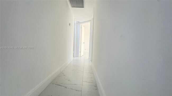 Building Photo - 18151 NE 31st Ct