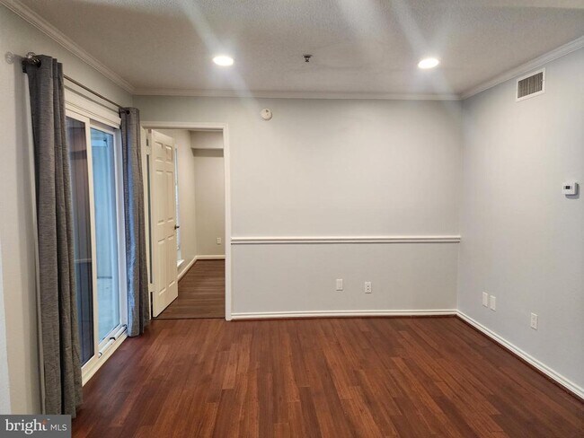 Building Photo - 1504 Lincoln Way