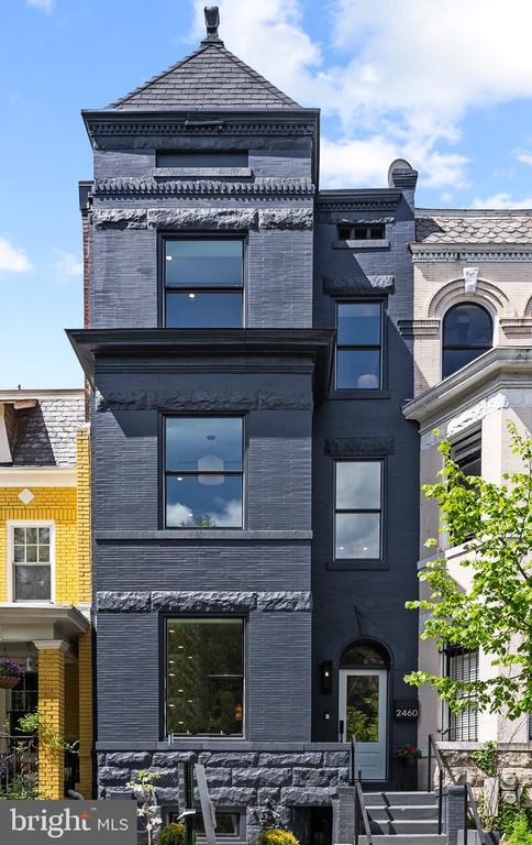 Building Photo - 2460 Ontario Rd NW