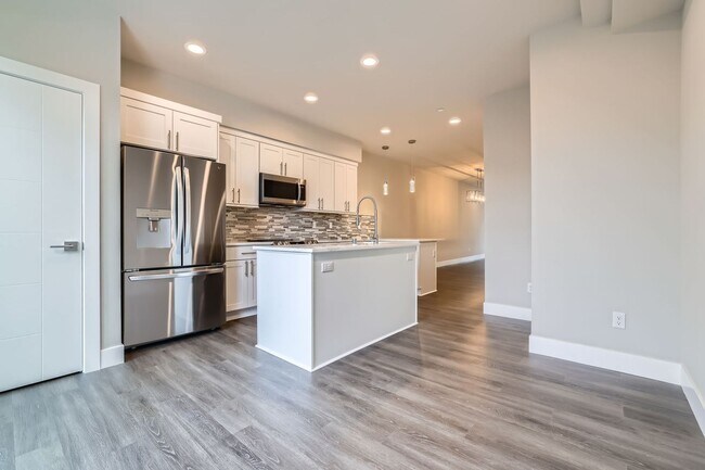 Building Photo - New Construction!  Spacious Modern Townhome in Edmonds.