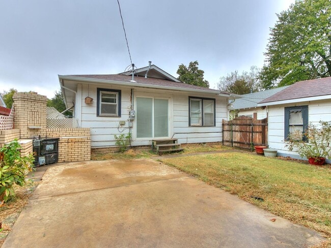 Building Photo - 3 Bedroom 1 Bath home in Shawnee!