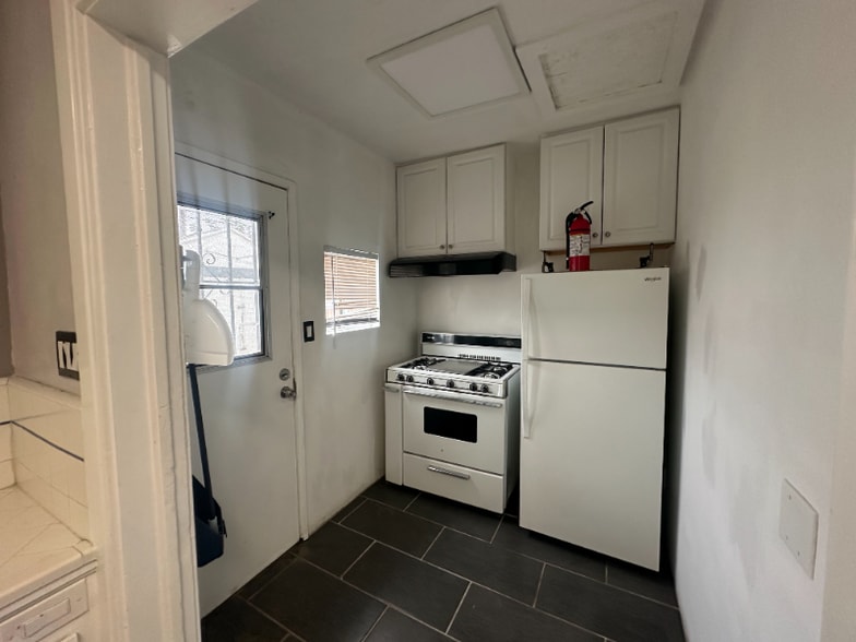 Building Photo - 402 18th St