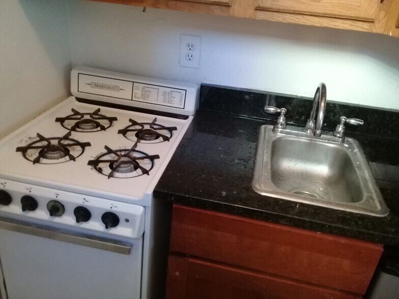 Granite counter top - 1121 ARLINGTON Blvd