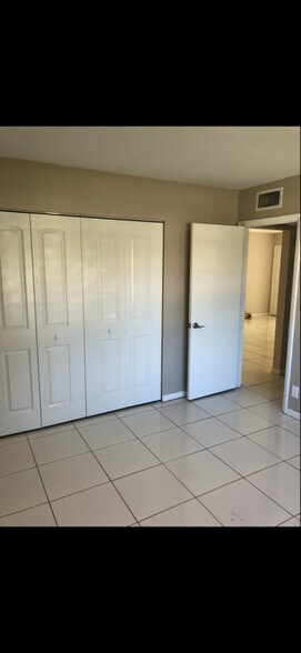 Building Photo - 12840 SW 43rd Dr