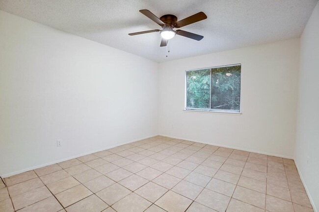 Building Photo - 10310 Little Pebble Dr