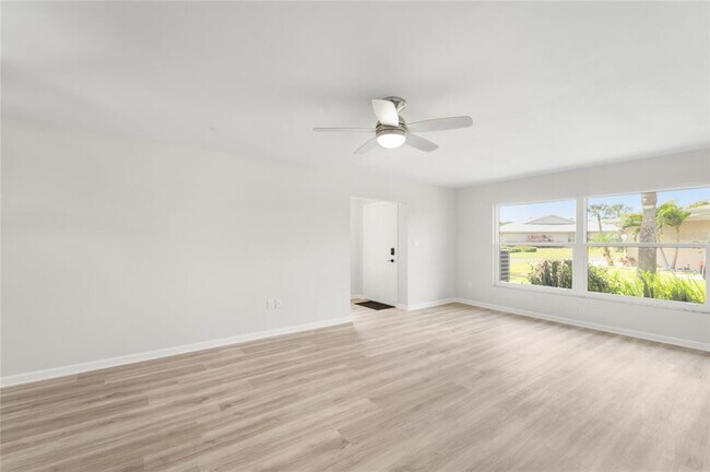 Building Photo - 5689 Evergreen Dr
