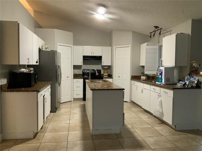 Building Photo - 856 Jarnac Dr