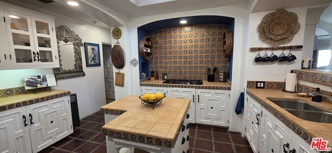 Building Photo - 2231 S Caliente Dr