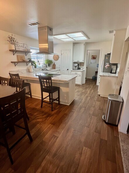 Building Photo - 773 Skylark Dr