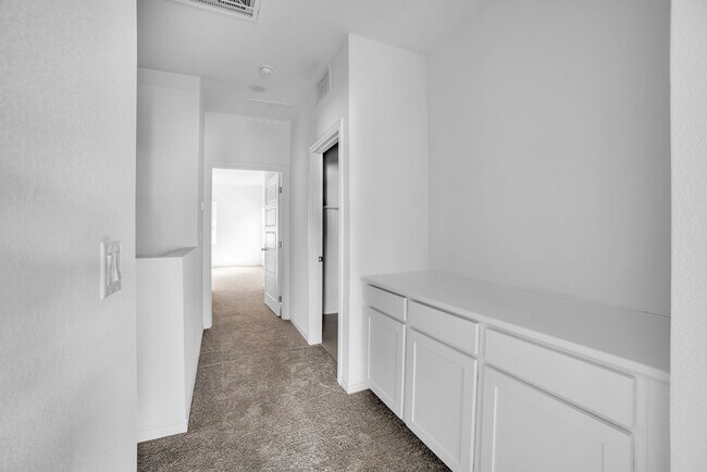 Building Photo - Stunning Home Located in the Desirable Bla...