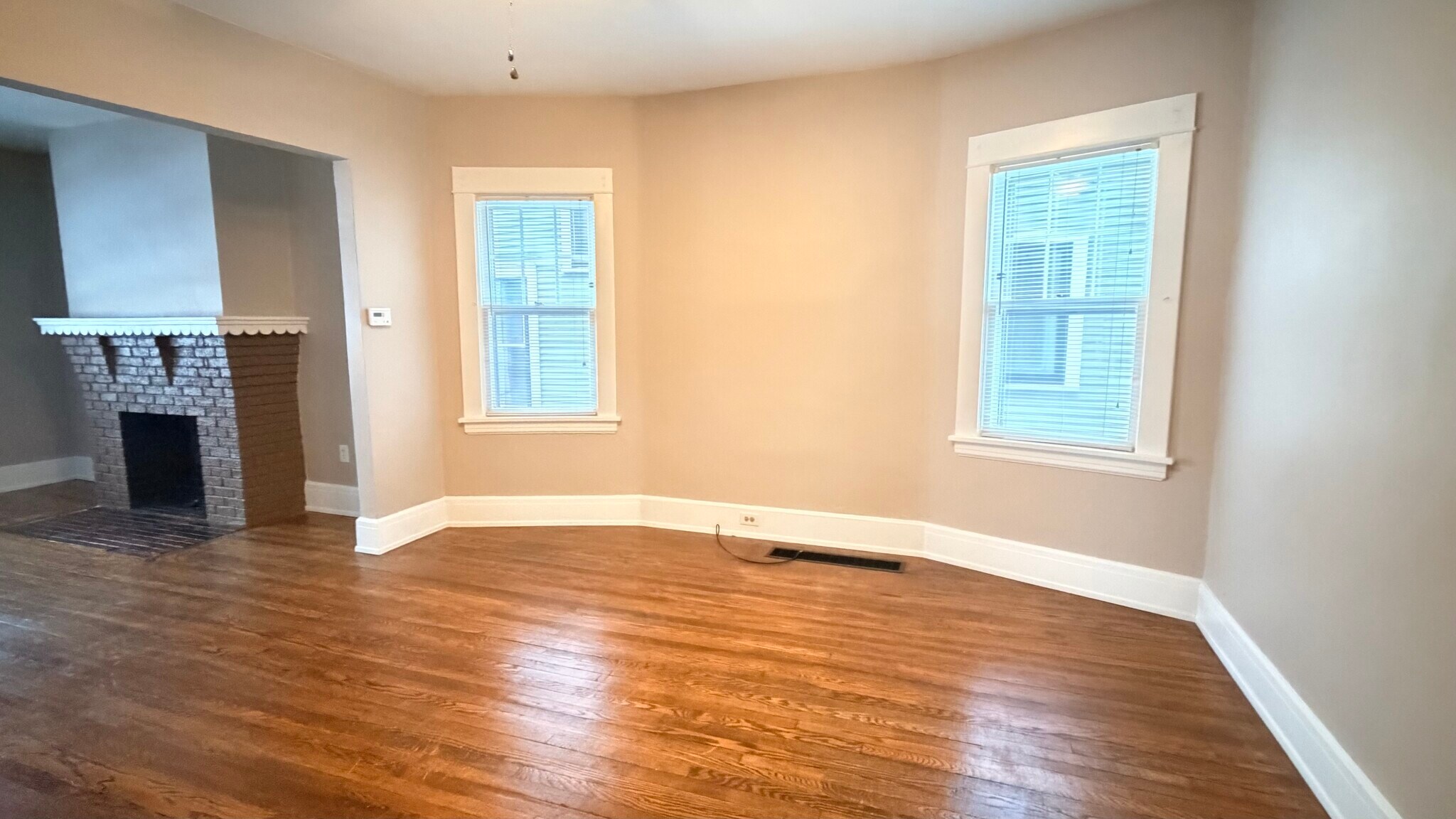 Building Photo - 693 Linwood Ave