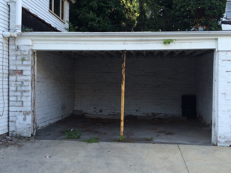 Building Photo - 608 Elmwood Ave