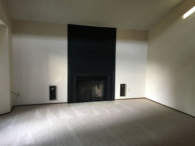 Building Photo - Easy Access to PCC Sylvania Campus, I-5