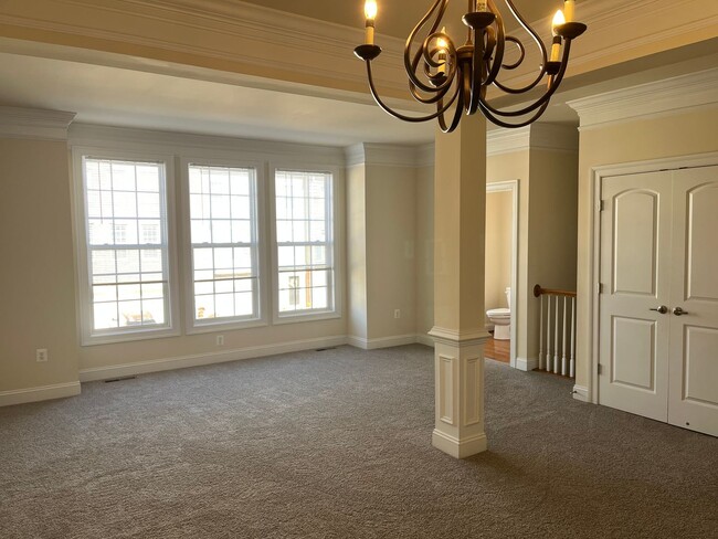 Building Photo - Large Townhouse In Haymarket