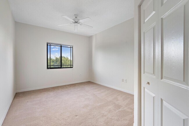 Building Photo - 3022 Alcazar Pl