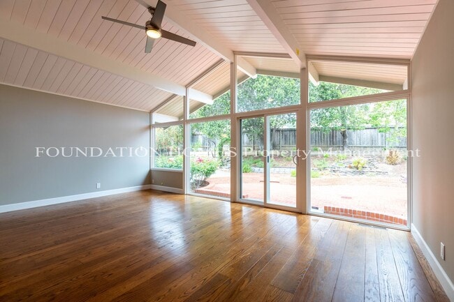 Building Photo - Immaculate 3BR Home! Enjoy A/C and Your Own Private Yard! FOUNDATION