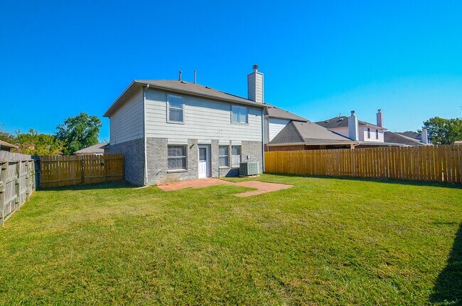 Building Photo - 17327 Davenway Dr