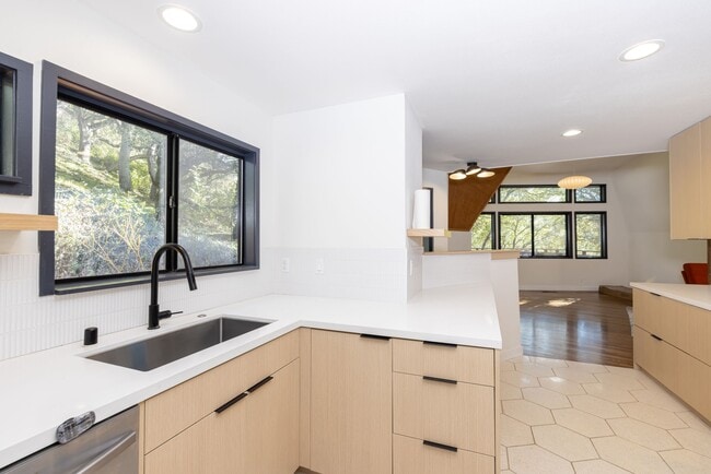 Building Photo - 250 Homestead Trl