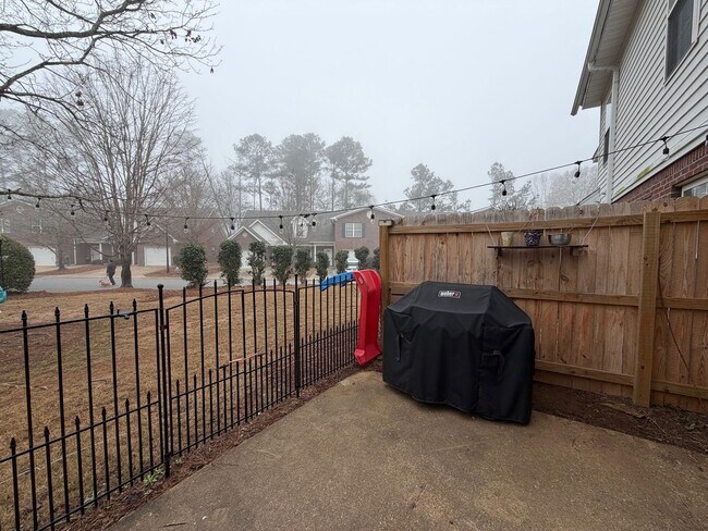 Building Photo - Asbury Hills Condominiums-2428 E. University,  Unit 807