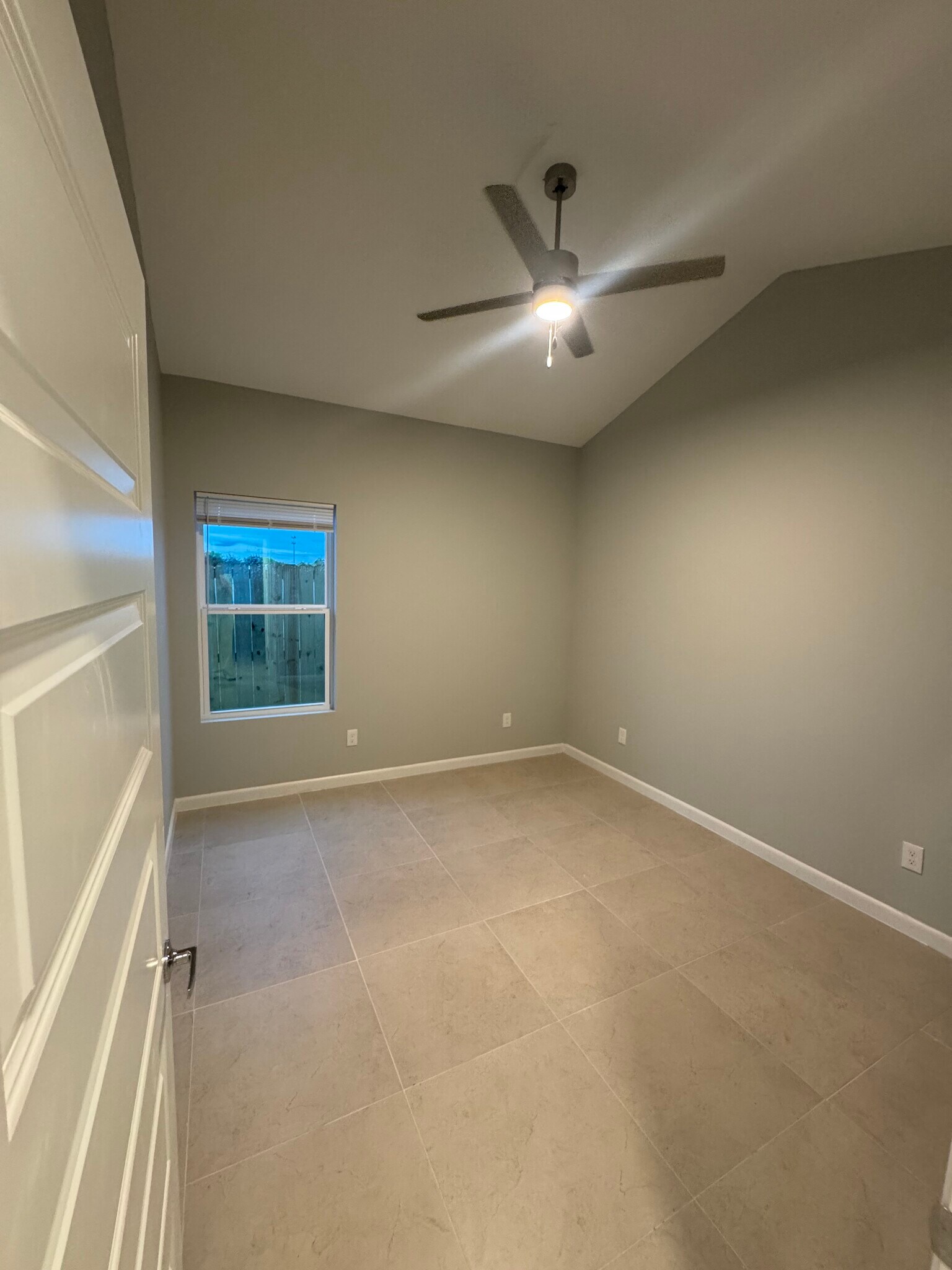 Building Photo - 608 Oriole Rd