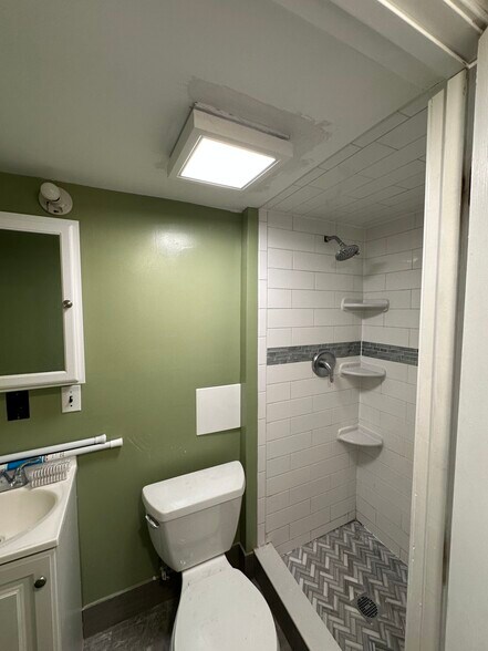 Building Photo - 18 Spring Garden St