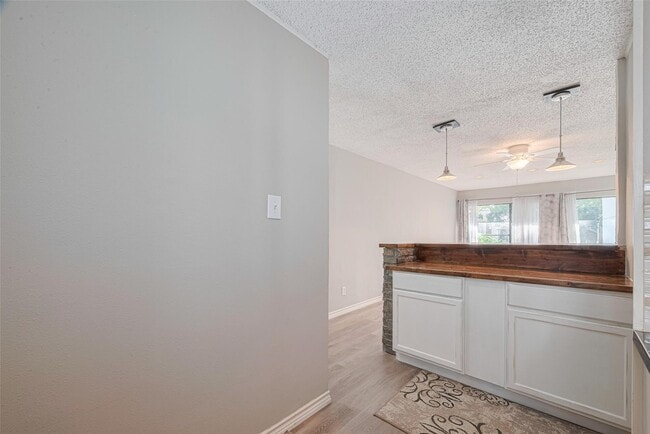 Building Photo - 12100 Melville Dr