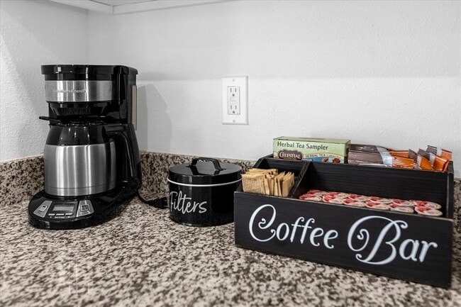 Building Photo - 97 N Goldwyn Ave