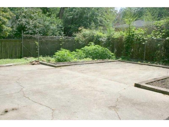 Building Photo - 505 8th St NE