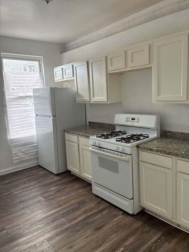 Building Photo - 1633 Westwood Ave