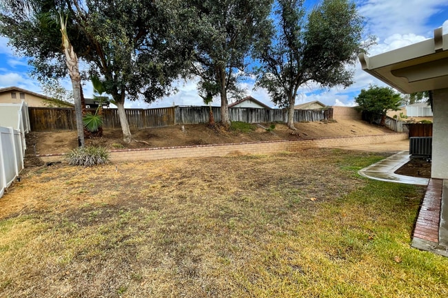 Building Photo - 4 Bed/2 Bath | Plus Office/Den | Single St...