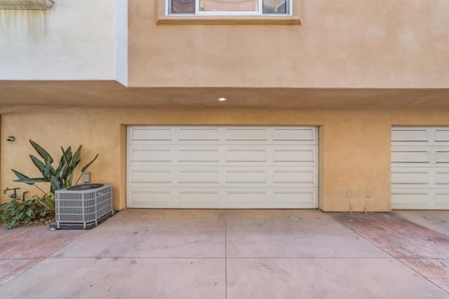 Building Photo - 4064 1St Ave