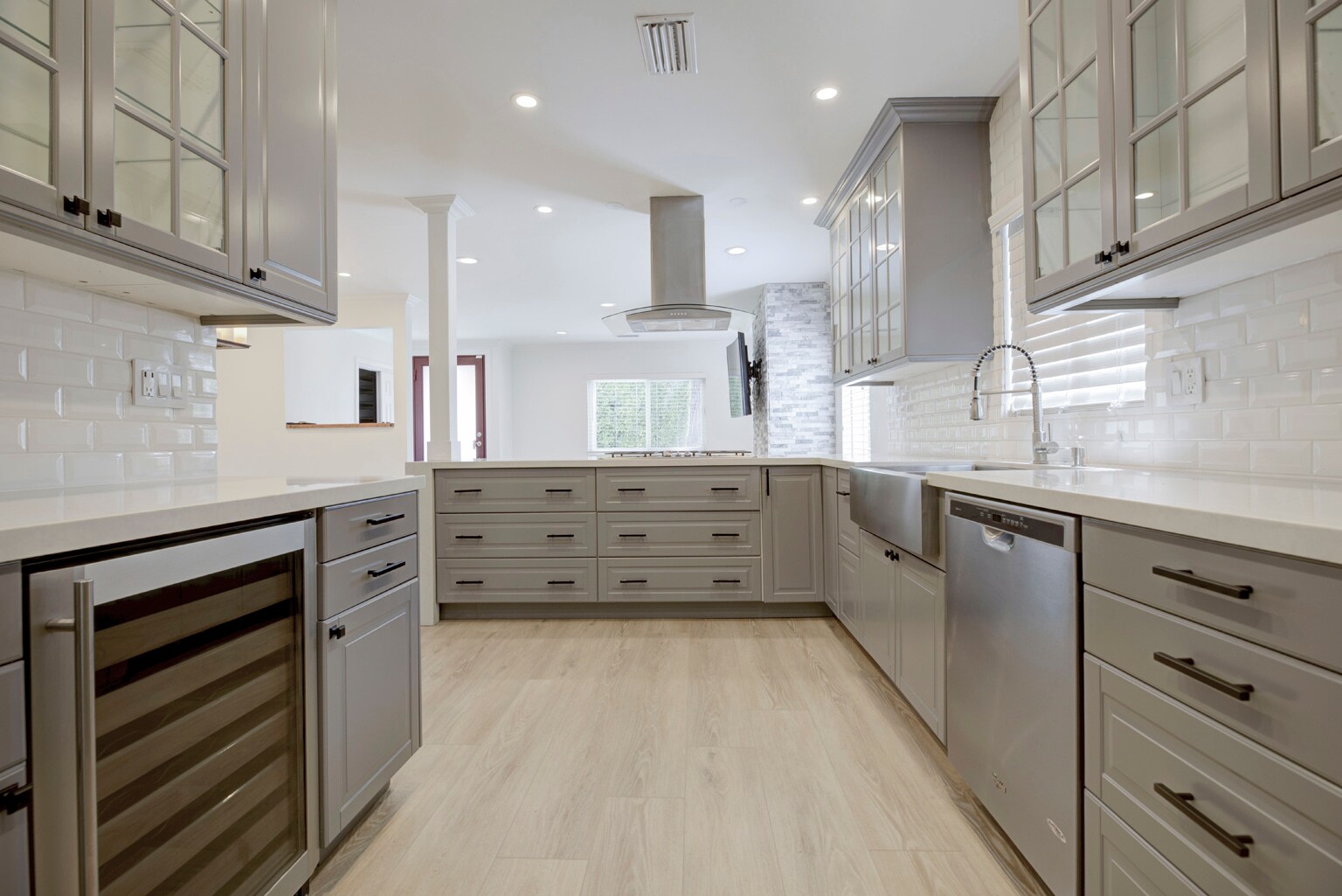 Building Photo - 247 N Oak Ave